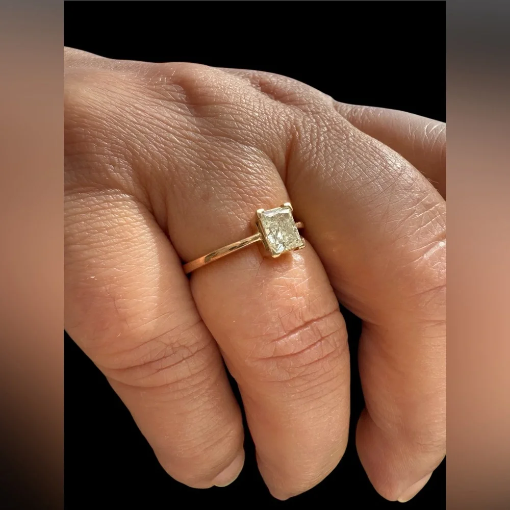 NEW 18K Yellow Gold Princess-Cut Diamond Solitaire Ring – Size 7